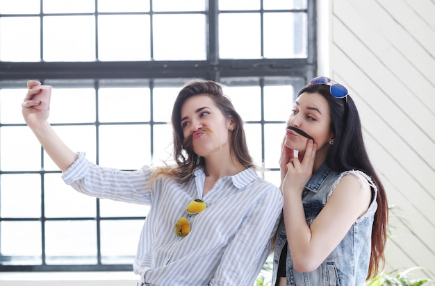 Free photo two young women hanging out together