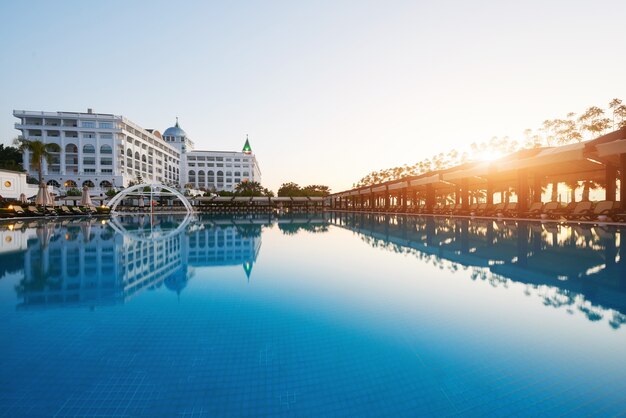 タイプエンターテイメントコンプレックス。トルコでプールとウォーターパークを備えた人気のリゾートで、年間500万人以上が訪れます。アマラドルチェヴィータラグジュアリーホテル。リゾート。ケメロボケメル