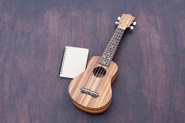 The ukulele with the notebook