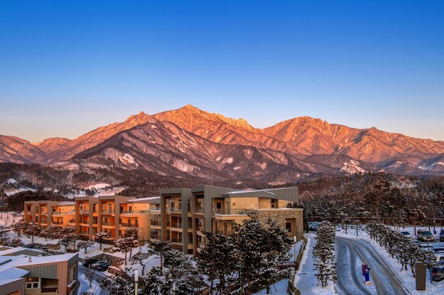 韓国、冬の雪岳山の蔚山バウィ岩。