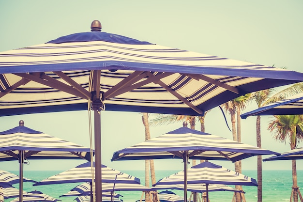 Foto gratuita spiaggia dell'ombrello