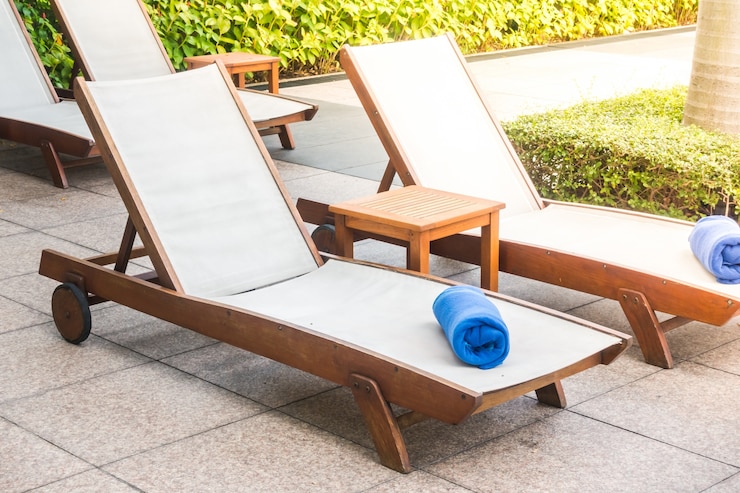 Free Photo umbrella and chair