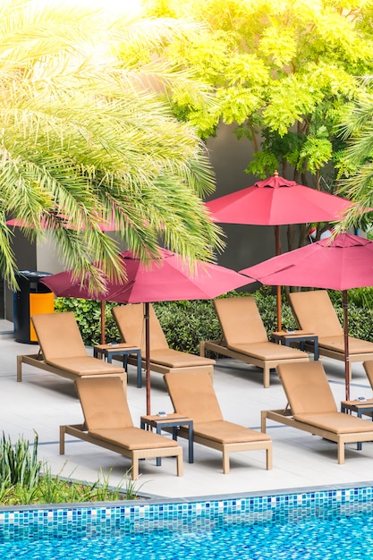 Free photo umbrellas and hammocks near a pool