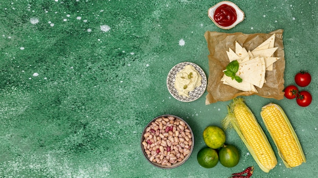 メキシコ料理のための調理されていないカラフルな食材