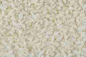 Free photo uncooked round rice close-up.