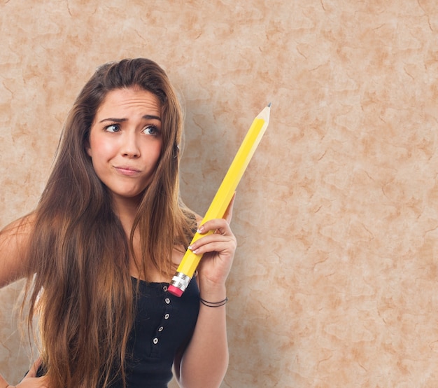 Foto gratuita non ho ancora deciso giovane donna