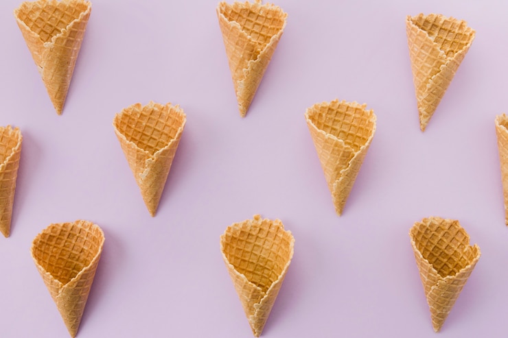 Free Photo unfilled short waffle ice cream cornet