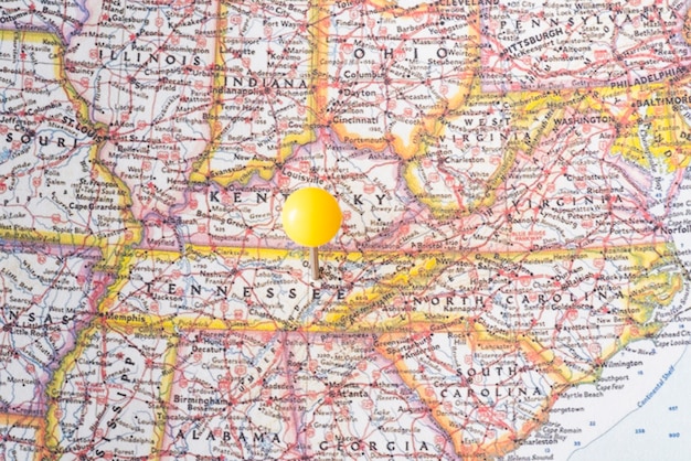 Карта соединенных штатов америки и желтая точка