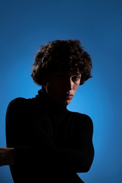 Free photo unknown man posing with blue background medium shot