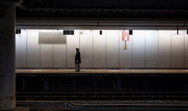 Paesaggio urbano della stazione della metropolitana di Tokyo