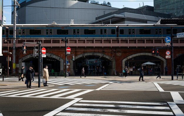 横断歩道のある東京市の都市景観