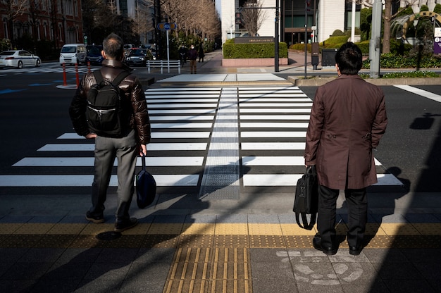 Free photo urban landscape of tokyo city with pedestrian crossing