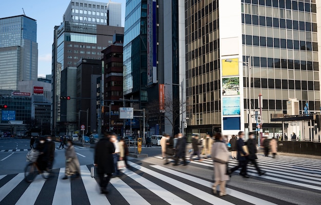 Free photo urban landscape of tokyo city with pedestrian crossing