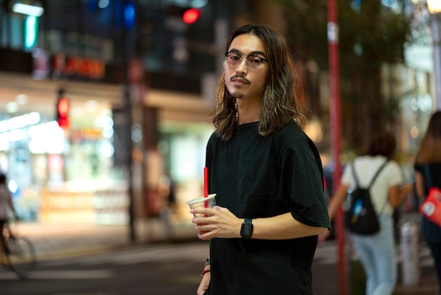 Free photo urban portrait of young man with long hair