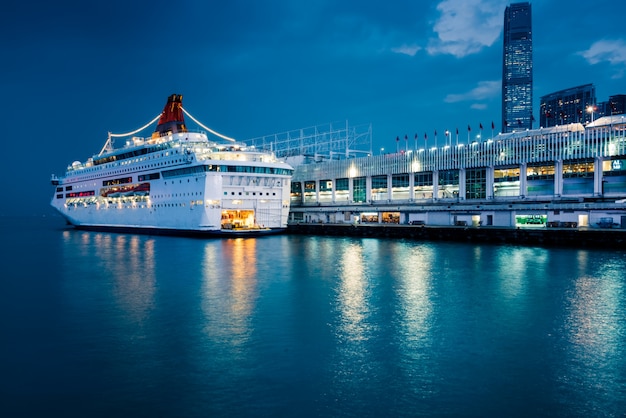 Dhow Cruise Marina - An Attraction for Tourists
