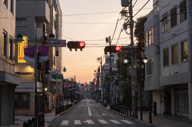 Free photo urban view with red traffic light