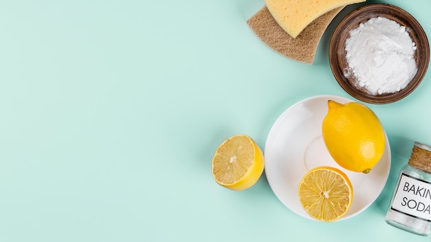 유기 청소 하우스 제품에 레몬 사용