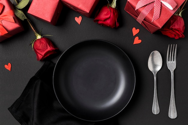 Free photo valentine's day table set with roses and plate