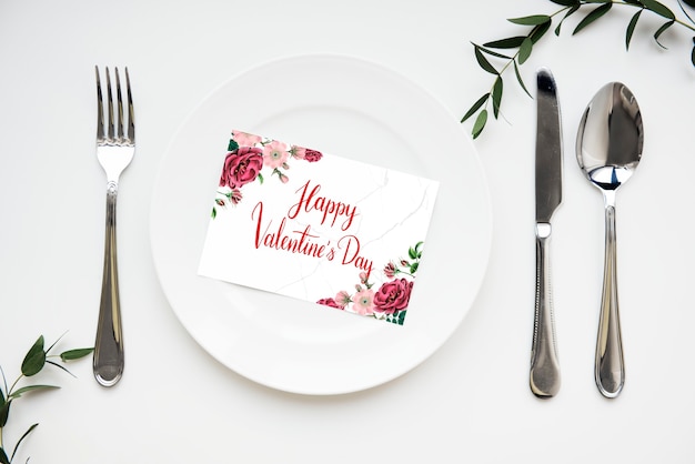 皿の上のバレンタインデー カード