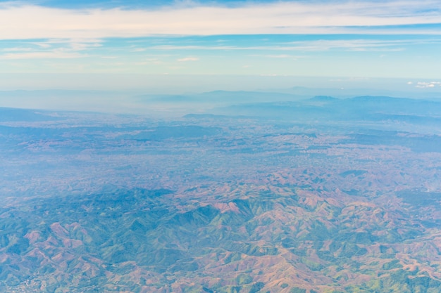 Бесплатное фото Долина сверху скала над живописной