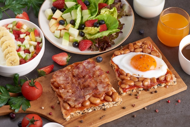 variety of open sandwiches made of brown whole wheat  bread with tomatoes sauce