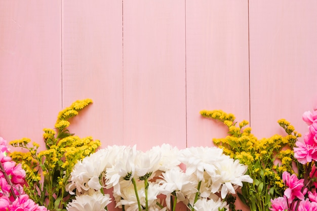 핑크에 다양한 꽃