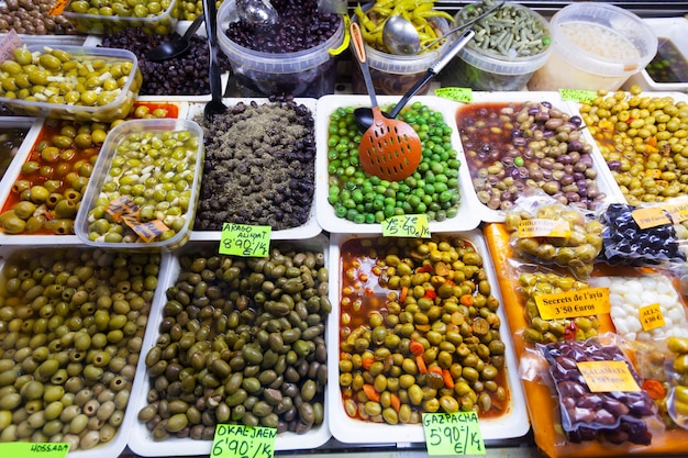 Free photo various marinated olives in cans