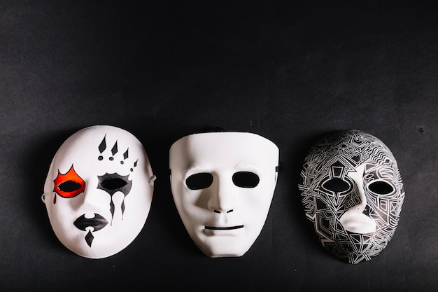 ハロウィーン用の様々なマスク