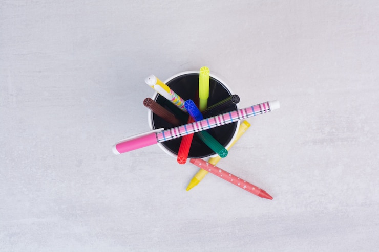 Free Photo various pens and pencils in pen holder