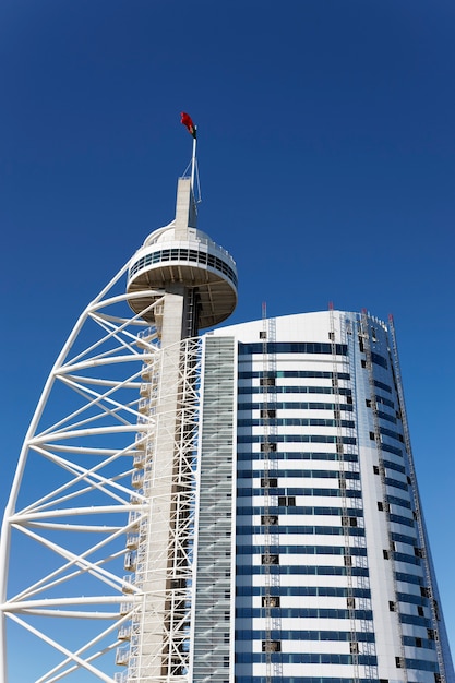 Foto gratuita la torre vasco da gama, lisbona, portogallo