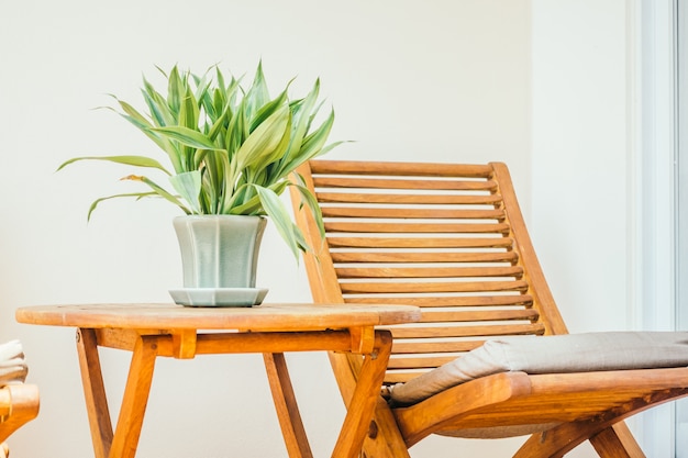 Free photo vase plant on table