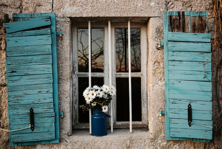 Free Photo vase with spring flowers outdoor