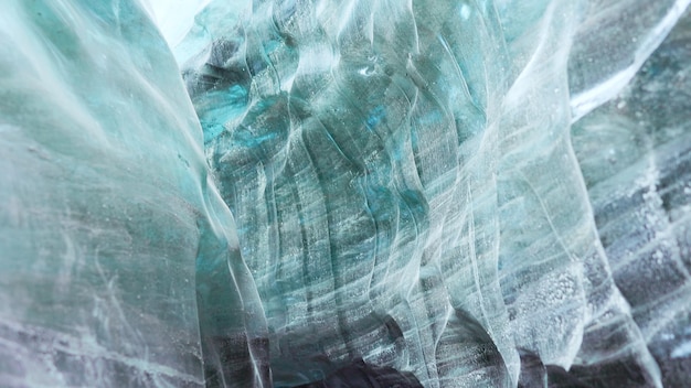 Vatnajökull 얼음 어리, 얼음 블록의 균열과 투명한 빙하 동굴, 눈과 빙산으로 얼음 균열, 아이슬란드 풍경의 빙하 구조.