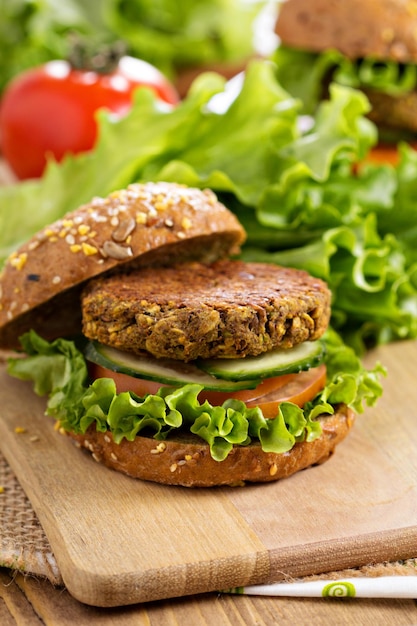 Vegan burgers with lentils and pistashios