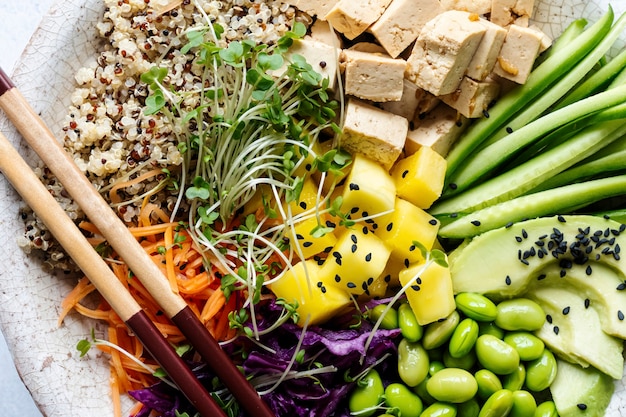 Free photo vegan poke bowl with marinated tofu photography