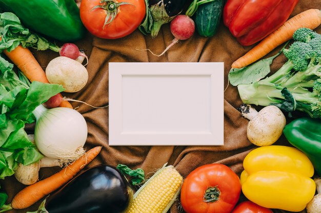 Vegetable composition with frame in middle