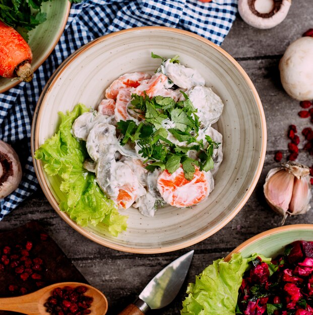 Vegetable salad filled with sour cream