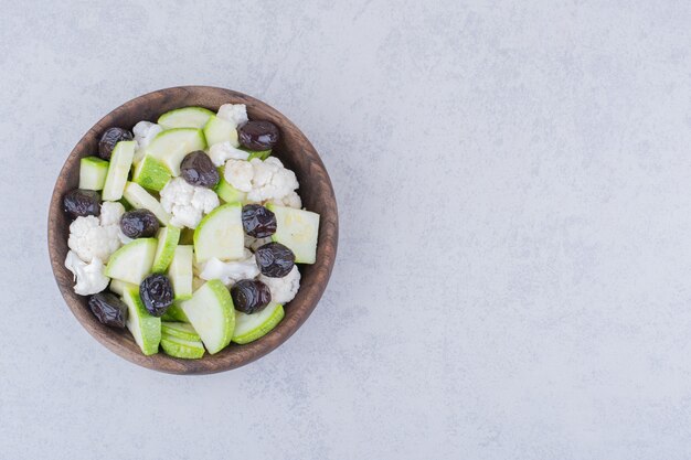 Vegetable salad with black olives and cauliflowers