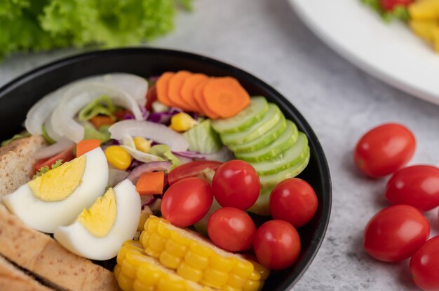 Vegetable salad with bread and boiled eggs in the pan.