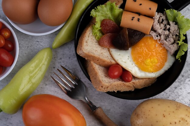 Vegetable salad with bread and boiled eggs in the pan.