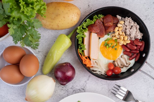 Vegetable salad with bread and boiled eggs in the pan.