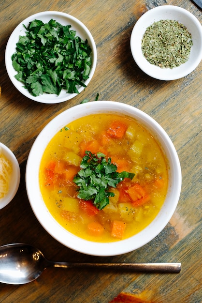 Free photo vegetable soup with side herbs