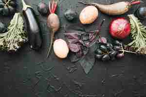 Free photo vegetables on dark background