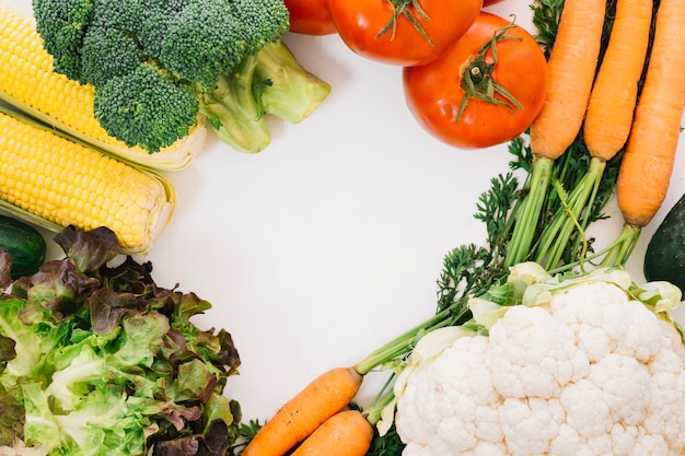 Free photo vegetables forming circular space