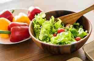 Free photo vegetables on the kitchen table