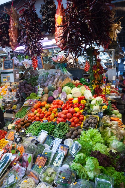 Foto gratuita verdure sul banco del mercato