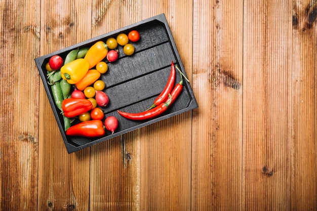 Free photo vegetables in pallet