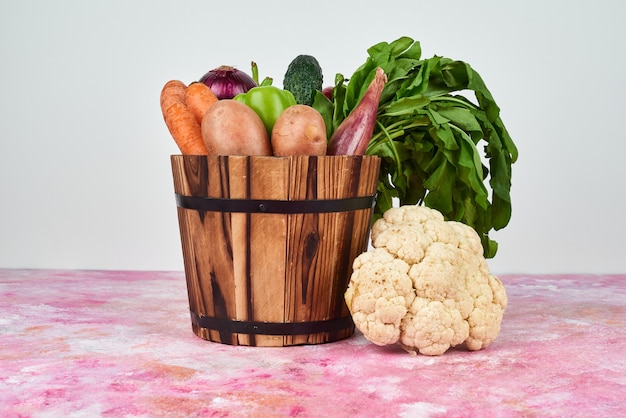 Free photo vegetables in a wooden bucket.