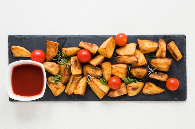 Free photo veggie food on plate with ketchup