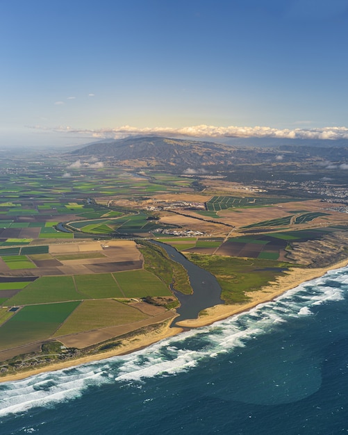 アメリカ合衆国、カリフォルニア州のサリナスバレーの垂直空中写真